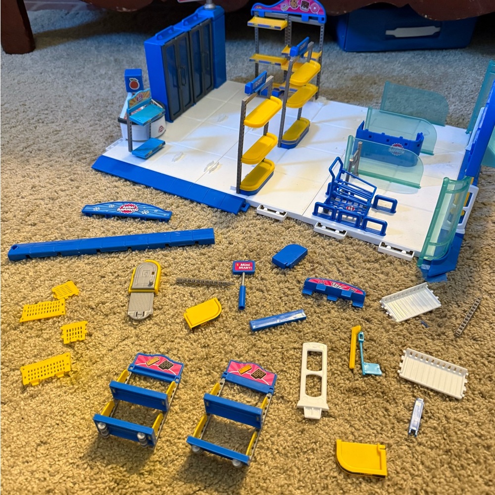 Mini Brands Mini Mart Playset